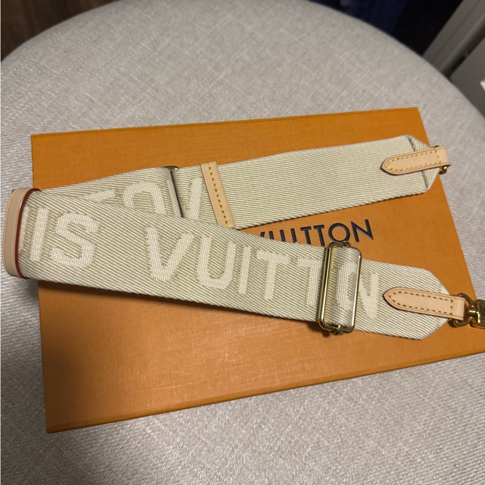 NWOT Authentic LOUIS VUITTON Canvas and Monogram Bandoulière strap